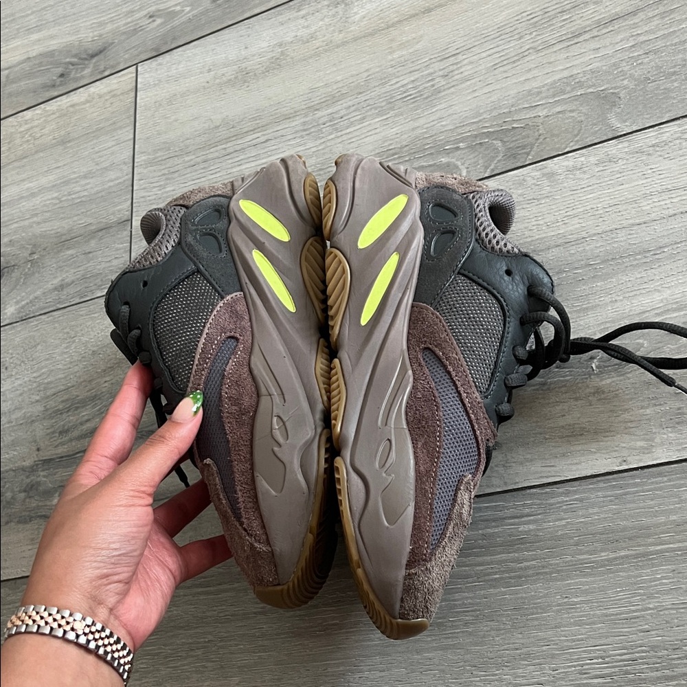 Yeezy Sneakers Brown Black with Yellow Accent - Picture 5 of 5